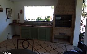 Casa com piscina a 150m da Praia do Lázaro